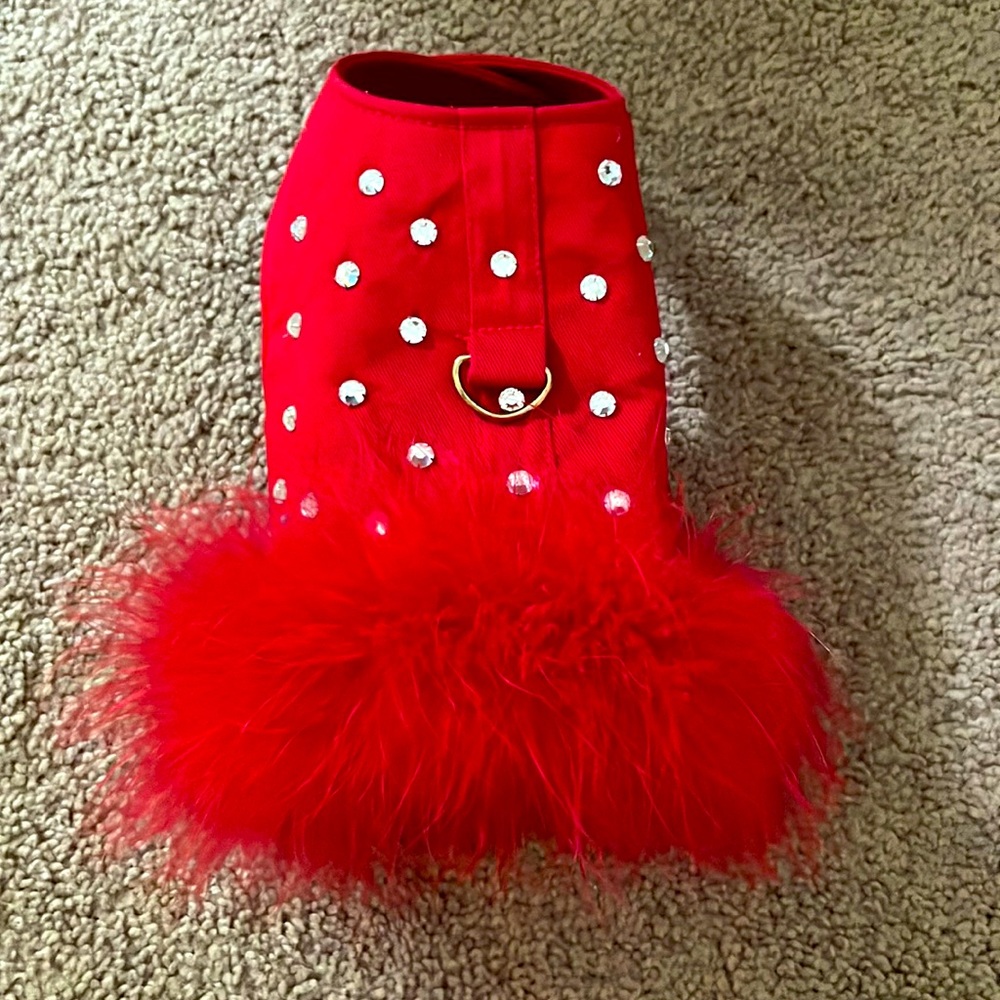 Size XS Swarvorski dog dress.  Fits size 3-5 lbs